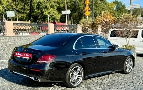Mercedes-Benz E-Класс, 2018 год, 3 300 000 рублей, 5 фотография