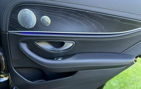 Mercedes-Benz E-Класс, 2018 год, 3 300 000 рублей, 29 фотография