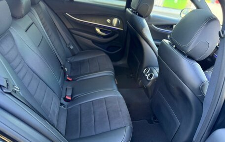 Mercedes-Benz E-Класс, 2018 год, 3 300 000 рублей, 26 фотография