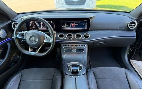 Mercedes-Benz E-Класс, 2018 год, 3 300 000 рублей, 31 фотография