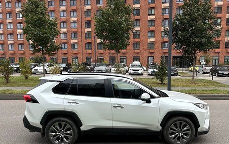 Toyota RAV4, 2022 год, 3 950 000 рублей, 7 фотография