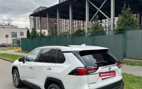 Toyota RAV4, 2022 год, 3 950 000 рублей, 4 фотография