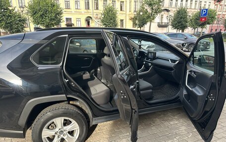 Toyota RAV4, 2021 год, 3 725 000 рублей, 1 фотография