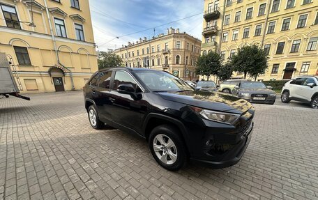 Toyota RAV4, 2021 год, 3 725 000 рублей, 8 фотография