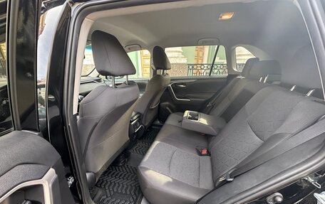 Toyota RAV4, 2021 год, 3 725 000 рублей, 10 фотография