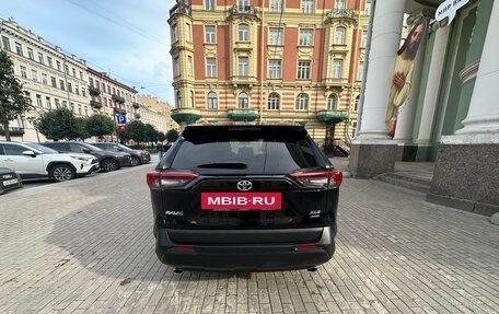 Toyota RAV4, 2021 год, 3 725 000 рублей, 5 фотография