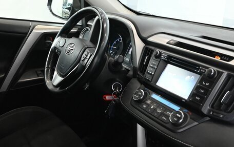 Toyota RAV4, 2015 год, 2 370 000 рублей, 15 фотография