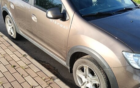 Renault Logan II, 2019 год, 950 000 рублей, 6 фотография