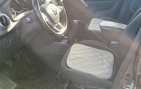 Renault Logan II, 2019 год, 950 000 рублей, 7 фотография