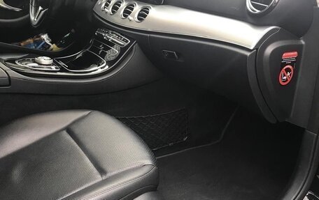 Mercedes-Benz E-Класс, 2019 год, 3 100 000 рублей, 9 фотография