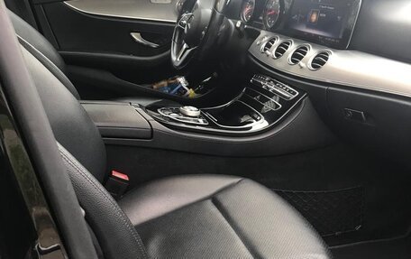 Mercedes-Benz E-Класс, 2019 год, 3 100 000 рублей, 10 фотография