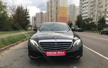 Mercedes-Benz E-Класс, 2019 год, 3 100 000 рублей, 2 фотография