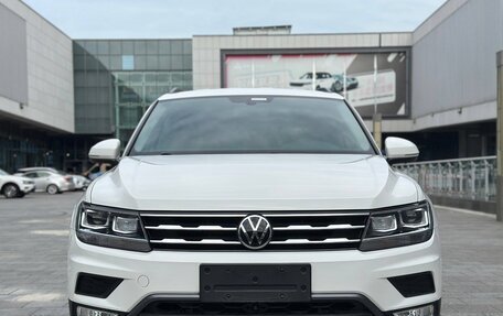 Volkswagen Tiguan II, 2021 год, 2 490 000 рублей, 2 фотография