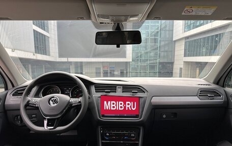 Volkswagen Tiguan II, 2021 год, 2 490 000 рублей, 9 фотография