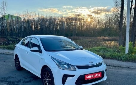 KIA Rio IV, 2018 год, 890 000 рублей, 1 фотография