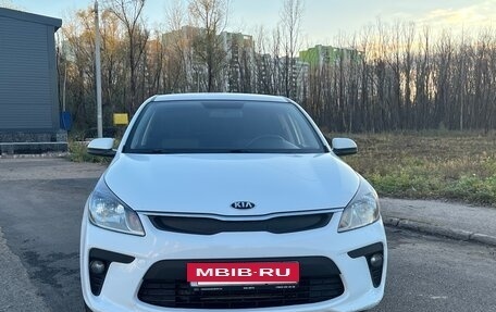 KIA Rio IV, 2018 год, 890 000 рублей, 8 фотография