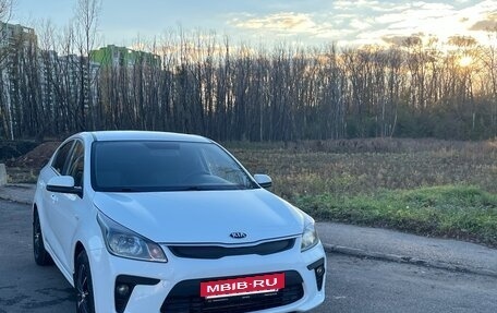 KIA Rio IV, 2018 год, 890 000 рублей, 2 фотография