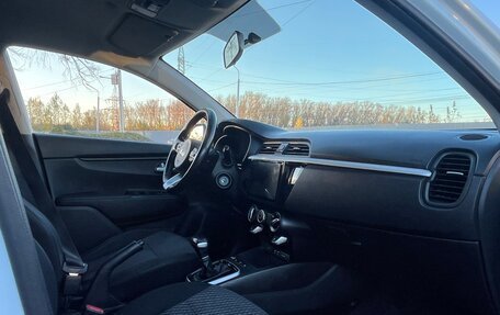KIA Rio IV, 2018 год, 890 000 рублей, 11 фотография