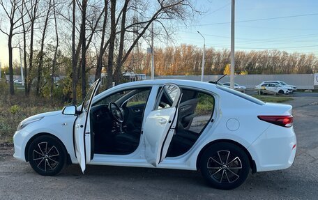 KIA Rio IV, 2018 год, 890 000 рублей, 18 фотография
