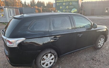 Mitsubishi Outlander III рестайлинг 3, 2014 год, 960 000 рублей, 4 фотография