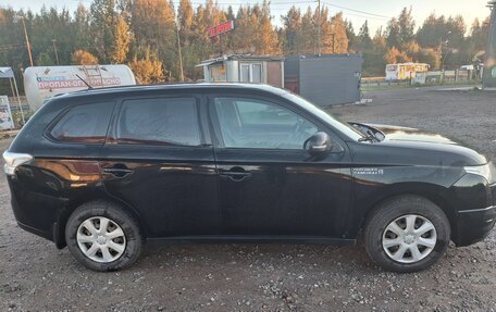 Mitsubishi Outlander III рестайлинг 3, 2014 год, 960 000 рублей, 3 фотография