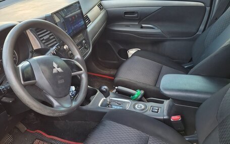 Mitsubishi Outlander III рестайлинг 3, 2014 год, 960 000 рублей, 11 фотография