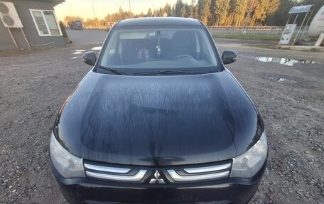 Mitsubishi Outlander III рестайлинг 3, 2014 год, 960 000 рублей, 6 фотография