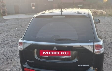 Mitsubishi Outlander III рестайлинг 3, 2014 год, 960 000 рублей, 5 фотография