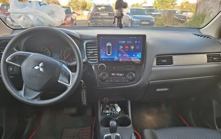 Mitsubishi Outlander III рестайлинг 3, 2014 год, 960 000 рублей, 12 фотография