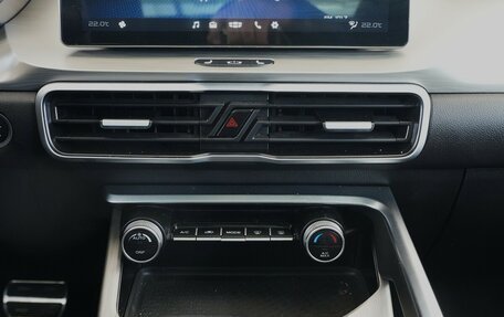 Geely Coolray I, 2024 год, 1 950 000 рублей, 8 фотография