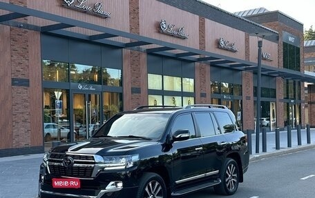 Toyota Land Cruiser 200, 2017 год, 5 700 000 рублей, 1 фотография