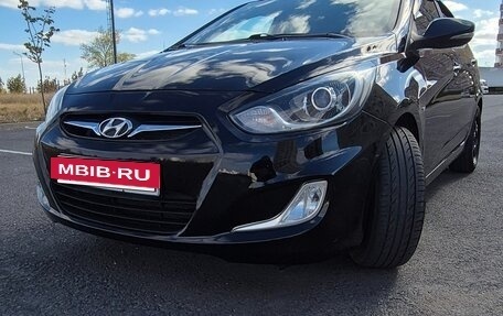 Hyundai Solaris II рестайлинг, 2012 год, 1 200 000 рублей, 2 фотография