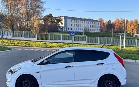 Hyundai Solaris II рестайлинг, 2015 год, 900 000 рублей, 2 фотография
