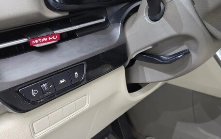KIA Carnival, 2021 год, 2 250 000 рублей, 15 фотография