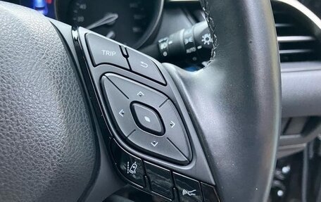 Toyota C-HR I рестайлинг, 2022 год, 1 732 000 рублей, 10 фотография