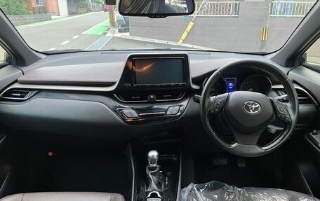 Toyota C-HR I рестайлинг, 2022 год, 1 732 000 рублей, 30 фотография