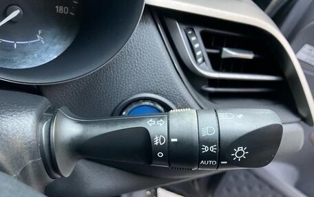 Toyota C-HR I рестайлинг, 2022 год, 1 732 000 рублей, 40 фотография