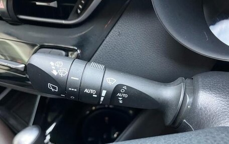 Toyota C-HR I рестайлинг, 2022 год, 1 732 000 рублей, 39 фотография