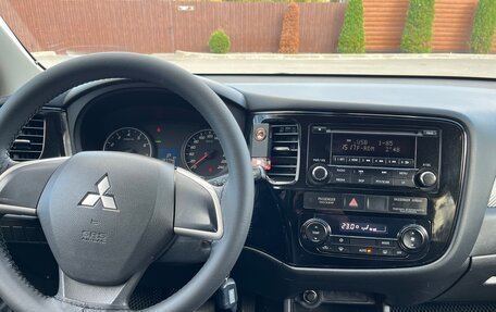 Mitsubishi Outlander III рестайлинг 3, 2013 год, 1 330 000 рублей, 8 фотография