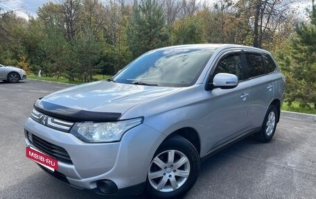 Mitsubishi Outlander III рестайлинг 3, 2013 год, 1 330 000 рублей, 2 фотография