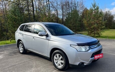 Mitsubishi Outlander III рестайлинг 3, 2013 год, 1 330 000 рублей, 3 фотография
