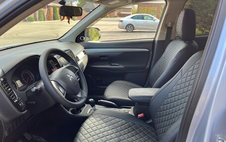 Mitsubishi Outlander III рестайлинг 3, 2013 год, 1 330 000 рублей, 10 фотография