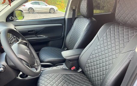 Mitsubishi Outlander III рестайлинг 3, 2013 год, 1 330 000 рублей, 11 фотография