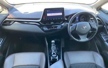 Toyota C-HR I рестайлинг, 2018 год, 1 630 000 рублей, 10 фотография