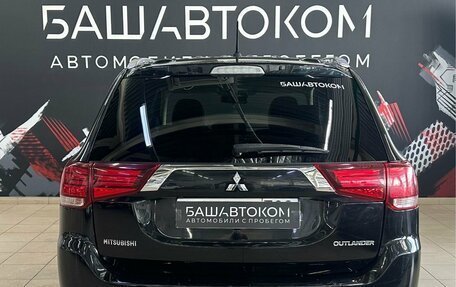 Mitsubishi Outlander III рестайлинг 3, 2016 год, 1 795 000 рублей, 6 фотография