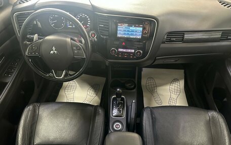 Mitsubishi Outlander III рестайлинг 3, 2016 год, 1 795 000 рублей, 8 фотография
