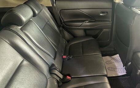 Mitsubishi Outlander III рестайлинг 3, 2016 год, 1 795 000 рублей, 13 фотография