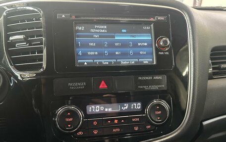 Mitsubishi Outlander III рестайлинг 3, 2016 год, 1 795 000 рублей, 12 фотография