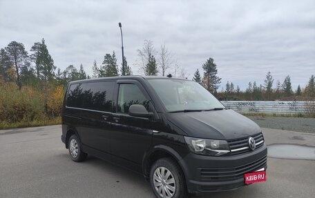 Volkswagen Caravelle T6 рестайлинг, 2017 год, 2 970 000 рублей, 1 фотография