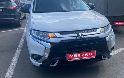 Mitsubishi Outlander III рестайлинг 3, 2022 год, 2 250 000 рублей, 1 фотография